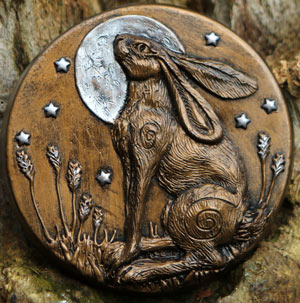 moon-lit-hare-sculpture