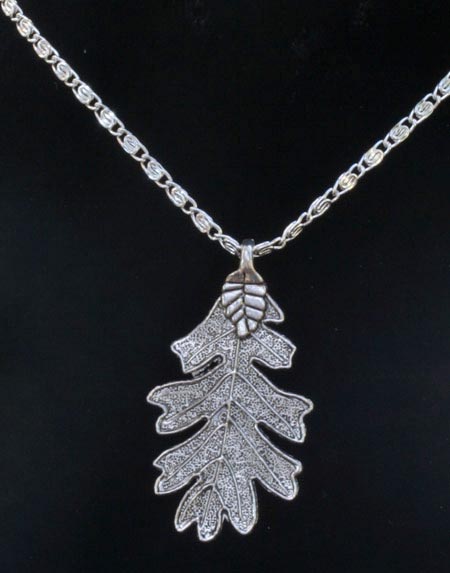 oak-leaf-pendant