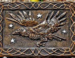 raven-wall-plaque