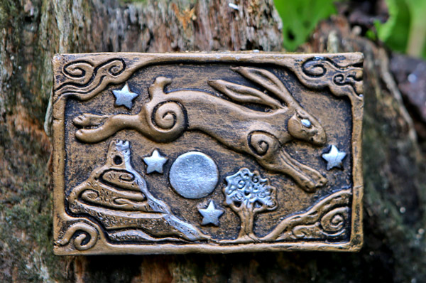 tor-hare-plaque